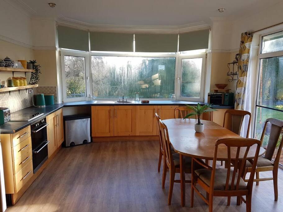 4 Bedroom Country Home Бристол Екстериор снимка