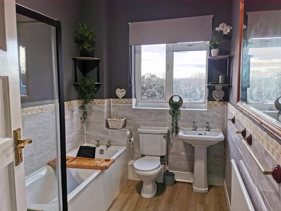 4 Bedroom Country Home Бристол Екстериор снимка